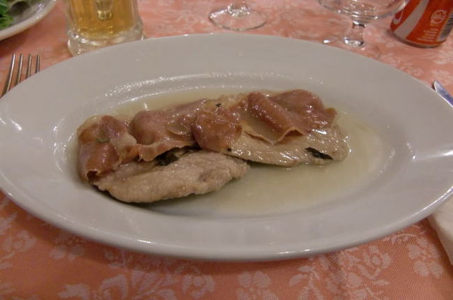 サルティンボッカ<br /><br />*****<br />今回の旅行で初めてイタリアンにサルティンボッカというものがあるの知りました。日本ではあまり馴染みがないですが、こちらでは良く見かけました。