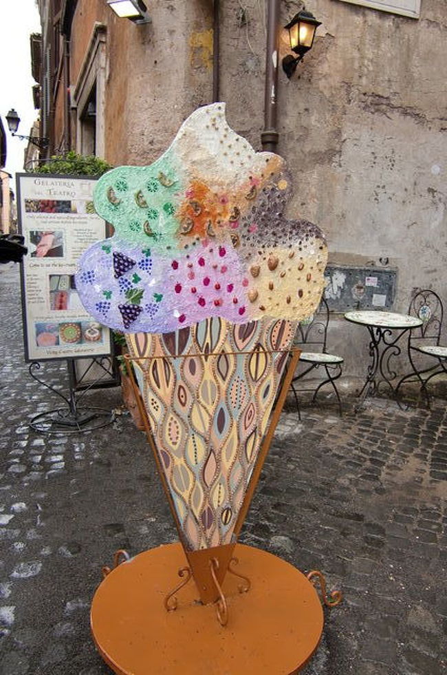 *****<br />今なら間違いなくインスタ映えしそうなジェラート屋さんのかわいい看板。