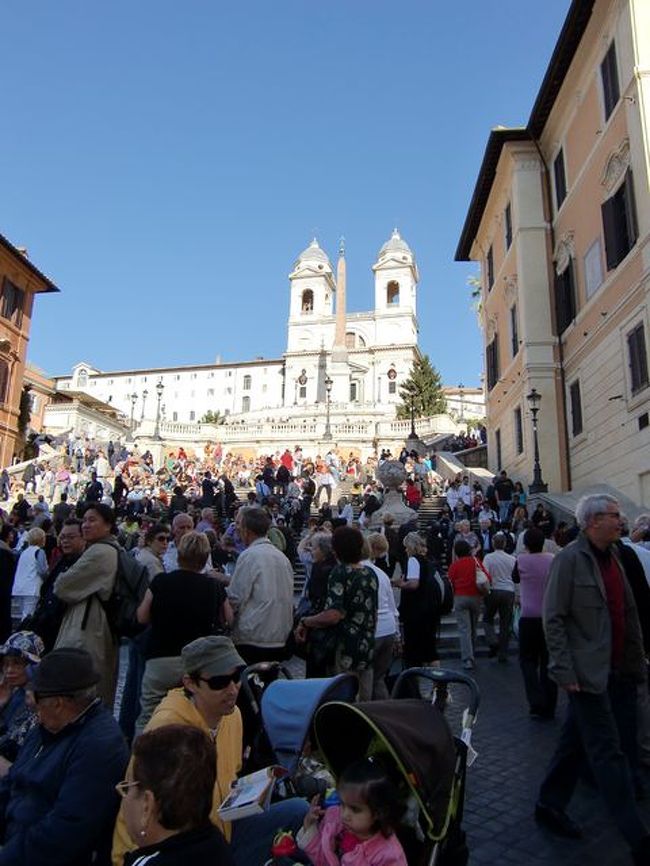 スペイン広場のすごい人！<br /><br />*****<br />今見ても、尋常じゃない混みようですね(*_*;