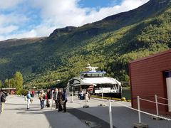 駅の向かい側が船着き場と便利です。