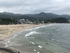 下田の定番、白浜海岸にきました。サーファーが一杯います。ここから伊豆急下田駅に戻ったのですが、この辺りは坂道が多いのでレンタサイクルを借りる場合は電動にした方が良いです。