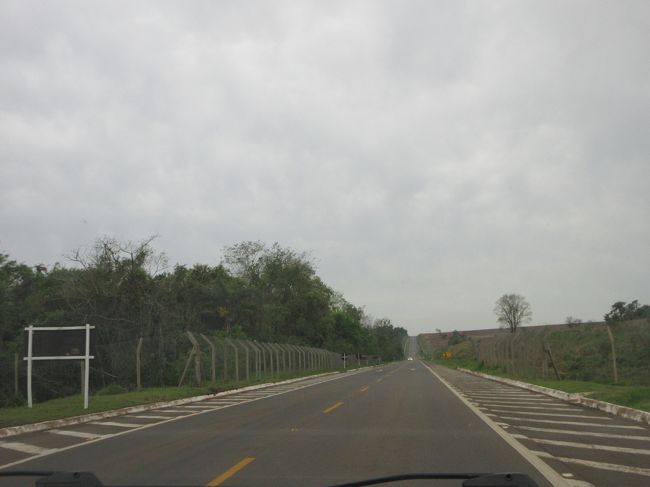 この区間にレーダー速度取り締まり機が設置され<br />　制限速度は６０ｋｍ/ｈ、野生動物を殺すとエライ目に<br /><br />