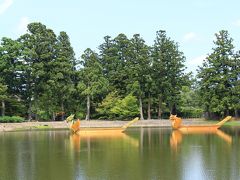 世界遺産の毛越寺。広い池があります。