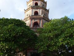 そして最後の訪問地、「ティエンムー寺」へ。

この塔は7層あって、各層には仏像が安置されているそうです。