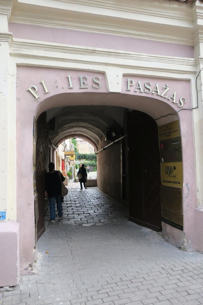 この入口の先に、お店があります。