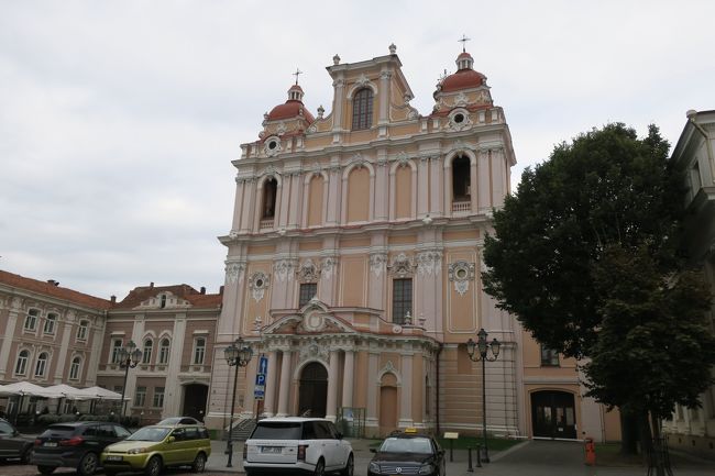 朝も見かけた「聖カジミエル教会」です。<br />朝は閉まっていましたが、今度は開いていたので入ってみます。