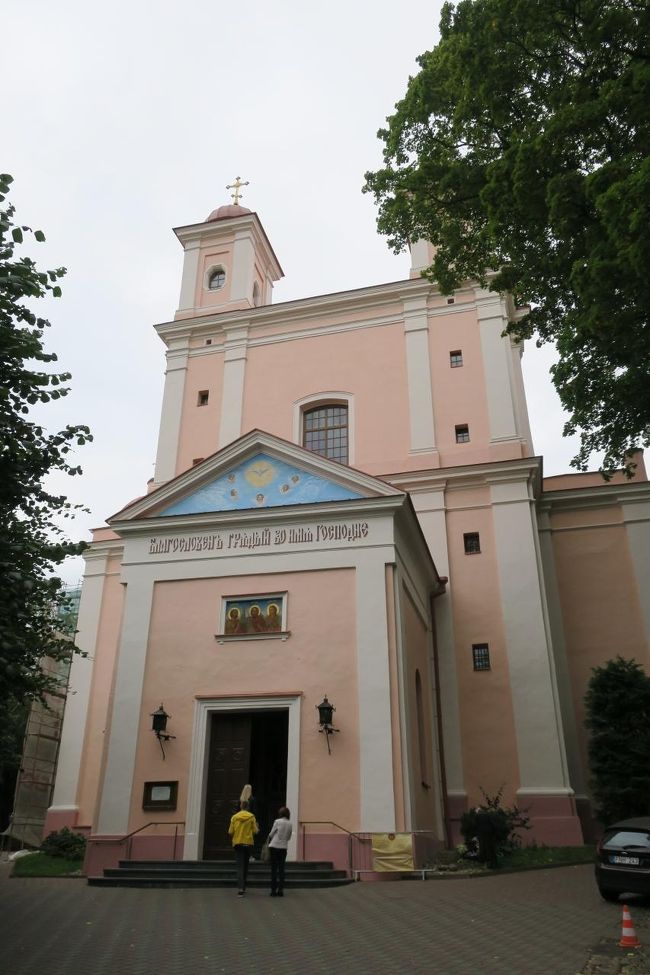 最後に、夜明けの門近くの「聖霊教会」です。<br /><br />地球の歩き方の地図では、夜明けの門からぐるっと周って行く感じですが<br />普通に「夜明けの門通り」から行けます