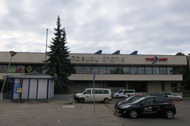 カウナスの旧市街は、駅よりバス停のほうが近いとの事だったので<br />バスターミナルも見てみます。<br />