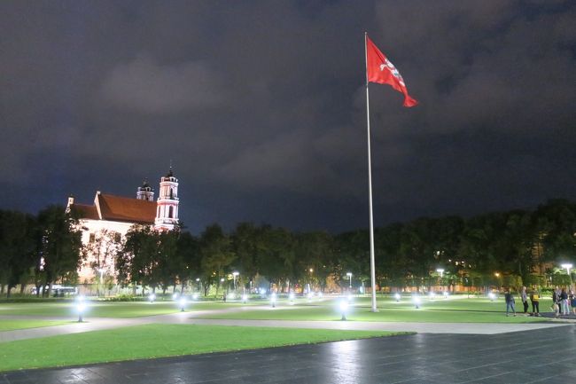 広場や公園が、綺麗にライトアップされています。