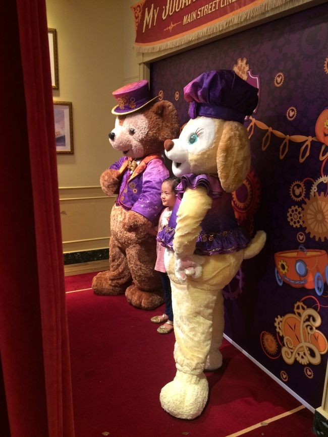 どのグリーティングもペアのキャラクターで撮れる香港ディズニー。<br />ミッキー&amp;ミニー、チップ&amp;デール、ドナルド&amp;ディジー、、、<br />テンション上がります♪<br />