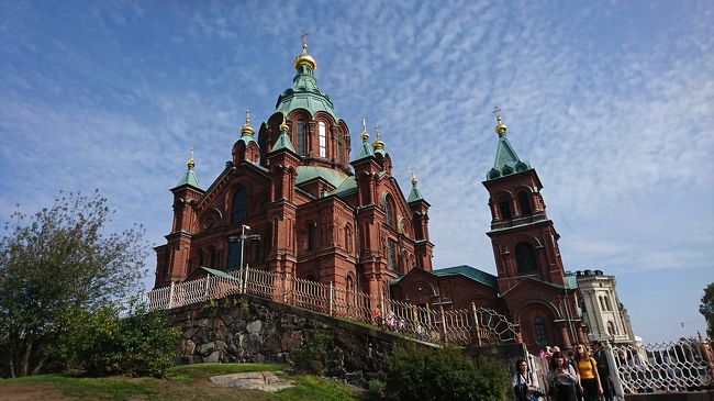 戻ったら、1日目に中に入れなかったウスペンスキー寺院へ。<br />その日は洗礼式?をやっていて、写真は撮れませんでしたが、中を見ることができました。<br />