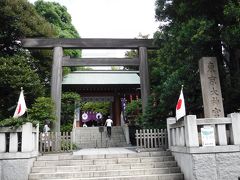 スマホアプリを頼りに、靖国神社から歩いて１０分ほどで東京大神宮に到着しました。
