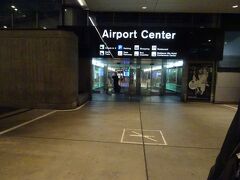 朝ごはんをいただいたのち、バスでチューリッヒ空港に送っていただきました。
チェックアウトはとてもスムースでした。

チューリッヒ空港の前日に乗った場所に降ろしていただきました。
空港のお隣のビルの地下がスイス国鉄の駅になります。
とても便利！