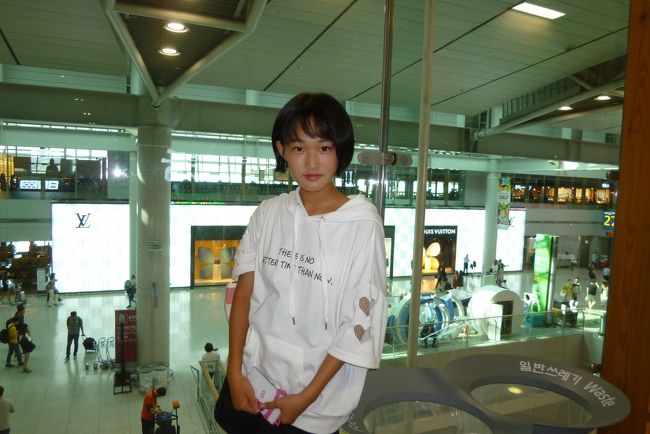 言われたとおりにバス乗り場に行ったら、すでに到着してるので走って乗りました。<br />疲れてバスの中でウトウトしてしまいました。