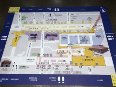 台北駅に戻りました。
地下街、床のマップが増えてますね。
迷子になるほど広い地下商店街です。
