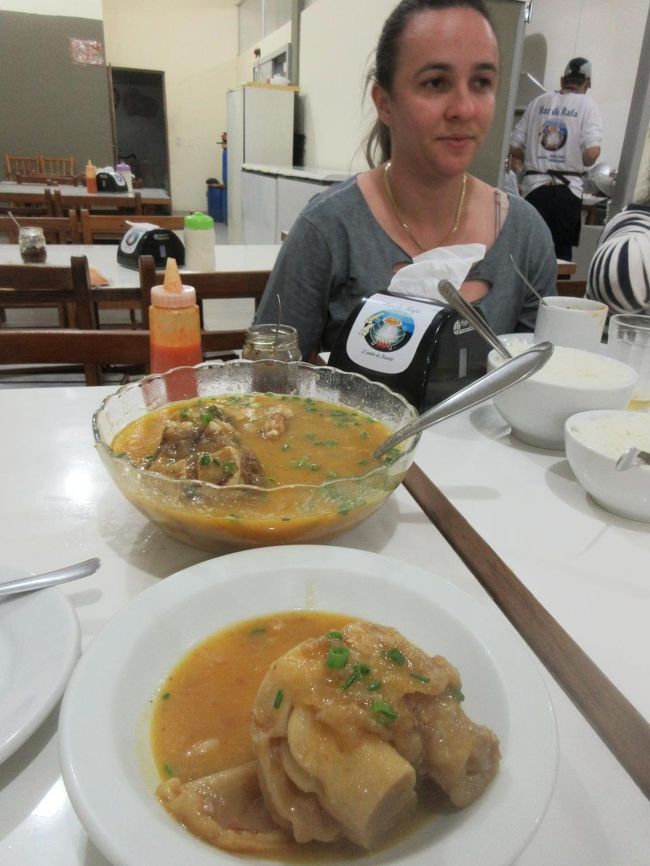 疲れてたので軽くでいいよ、と連れて行って貰ったスープの店<br /><br />