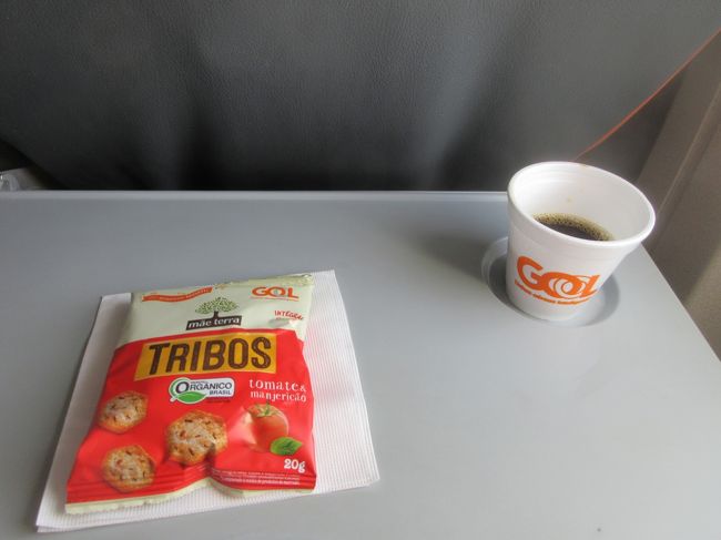 GOL航空機内にて、お菓子とカフェが出ます<br /><br />