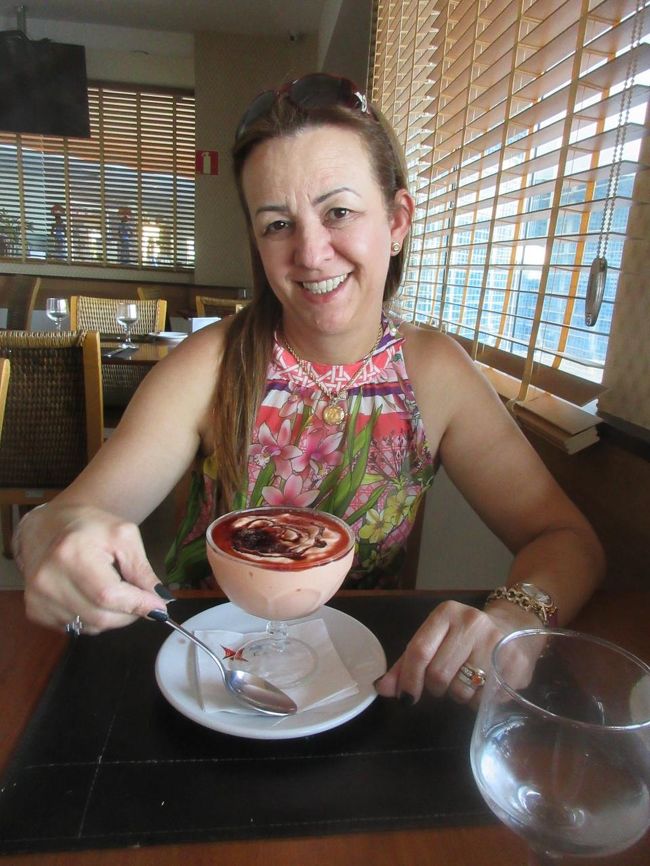 嫁さんはクレーミ・デ・パパイア<br />　カシス酒どっさりコースで<br /><br />最後はカフェまで飲んで３人で２００へアイス＝約６０００円<br />　豪華な割に割安なランチだった<br />　　食べ終わったのは１６時半なので夕食は微妙・・<br /><br /><br />