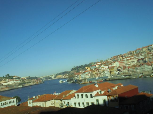 翌朝、晴天に恵まれた。少し寒い。ポルト歴史地区の観光。