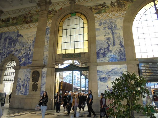 サンベント駅。アズレージョが見事。