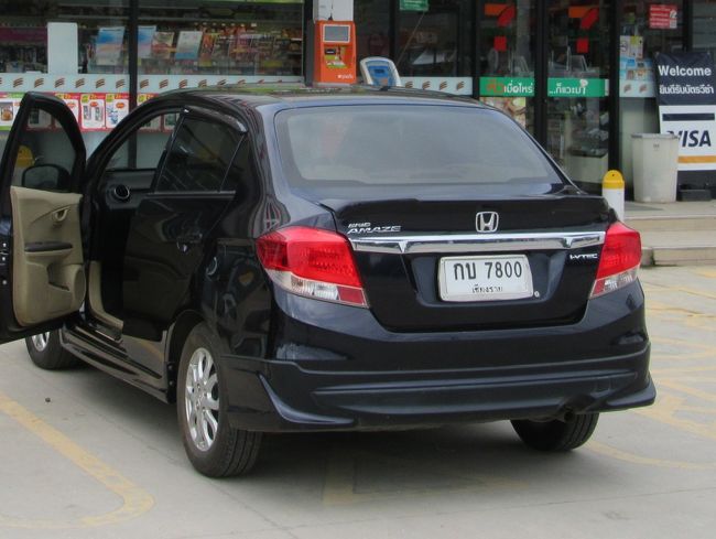 ある日，ドイ・メーサロンに行ってみようと思ってチェンライでレンタカーを借りた。保険料込みで1500THB。