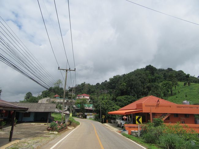 ドイ・メーサロンの集落，サンティキーリー村が近づいたようだ。