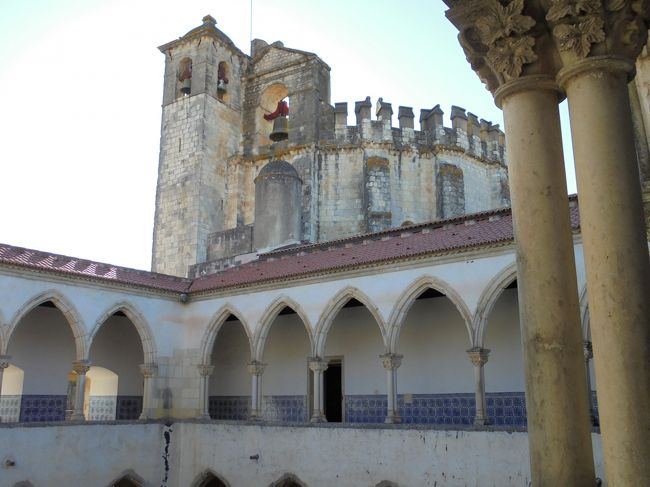 アズレージョが１７世紀に取り付けられた。