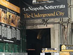 下見しておいたナポリ・ソッテッラネア（地下古代都市、Napoli sotterranea）
の入口のあるサン・ロレンツォ・マッジョーレ教会に来て、ツアーの時間を確認