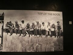 Top of the Rock到着。
１８時予約間に合ったー♪

展望台に入るのに空港並みのセキュリティを通ります。