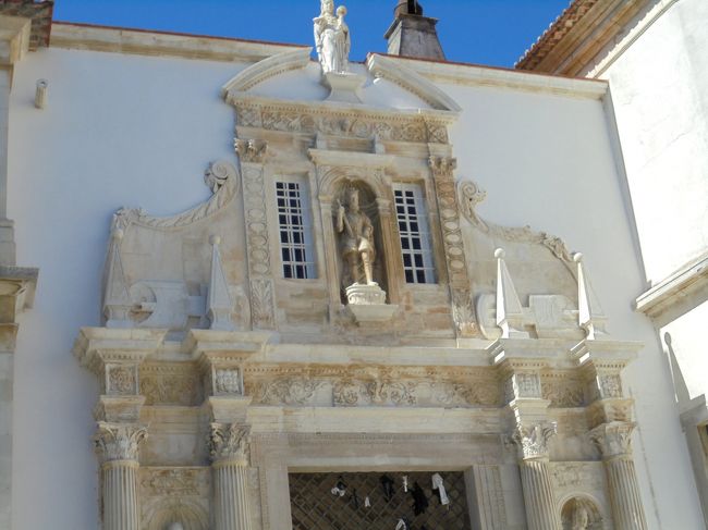 「鉄の門」と言われる旧大学への入り口