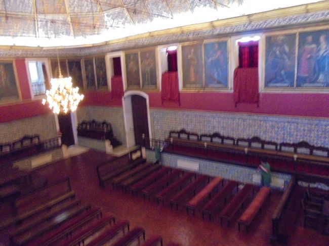 ラテン回廊。昔は、ここではラテン語しか話すことが許されなかったそうだ。