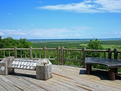 まずは、地元、夏の釧路湿原からです。
こちらは北斗展望台。春編で紹介した細岡展望台とは逆で湿原の東側に位置するため、午後のほうが良い景色が見れます。