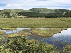 八島ヶ池の向こうに車山