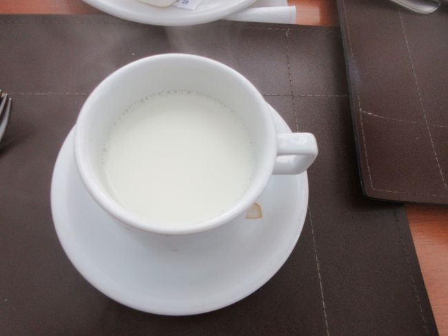 牧場から来るミルクは抜群に美味しいよ<br />　静かにブラジルの朝が始まる<br /><br />