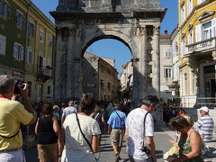 セルギ門。ローマ時代に私人が建てさせた門です。
ＢＣ２７年に造られたもの。