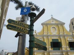 初マカオなので、定番コースの観光です。
セナド広場を進むと、聖ドミニコ教会が現れます。
