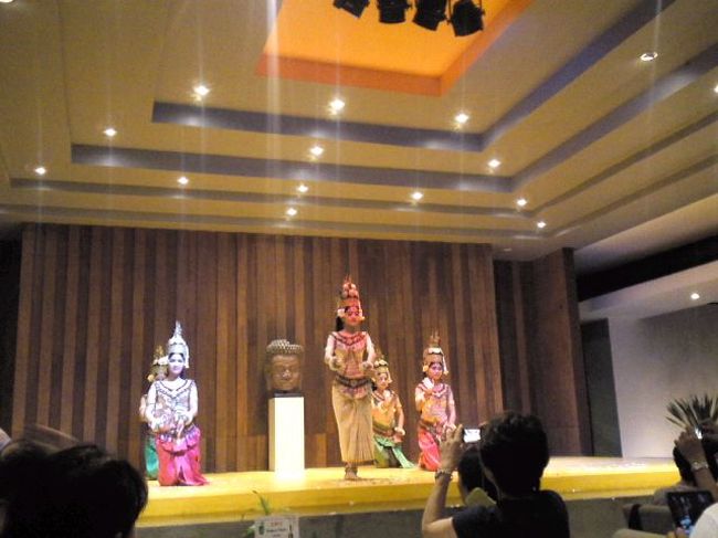 伝統舞踊アプサラの舞