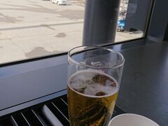 やはり飛行機が見える景色が良いよねぇ

こりもせずまたビア投入

でも今回は控えめ