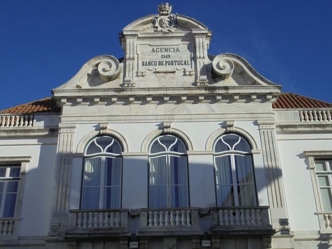 食後、バスで、エボラへ。