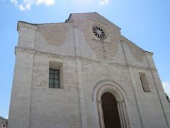 そしてサン・フランチェスコ教会(Chiesa di San Francesco)へ。
かなり大きい建物。