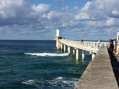 海中展望塔への桟橋

オープン前にも人が集まっていました。