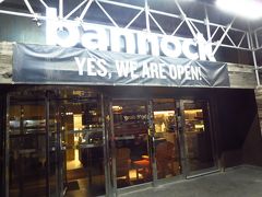 Bannockは地球の歩き方にも紹介されていて、トロントを代表する飲食店ブランドのカジュアルダイニングだそうです。外壁を工事中だったせいか、私たちが席に着いた時には空席が目立ちました。