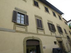 道すがら通りかかった"ヴァザーリの家(Casa Vasari)"
イタリアマニエリズム期の画家であり、建築家でもあったジョルジョ・ヴァザーリ(1511-1574)の住居。
アレッツォ出身で、フィレンツェのウフィツィ美術館を設計したことで有名な人物だ。