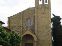 サン・ドメニコ聖堂(Basilica di San Domenico)

この光景を目にした瞬間、ブルーノさんを思い出し涙が溢れた。
そうそう、この建物の前で撮った写真が今も残ってる。「この教会の中にはチマブーエの十字架があるから、絶対見るべきだ！」と言って連れてきてくれたのだった。

13世紀に起源を持つこの教会は、その歴史の深さはもちろんだが、祭壇に飾られたチマブーエの木製の十字架で有名。今日はそれを、13年前ぶりに目にすることになる。