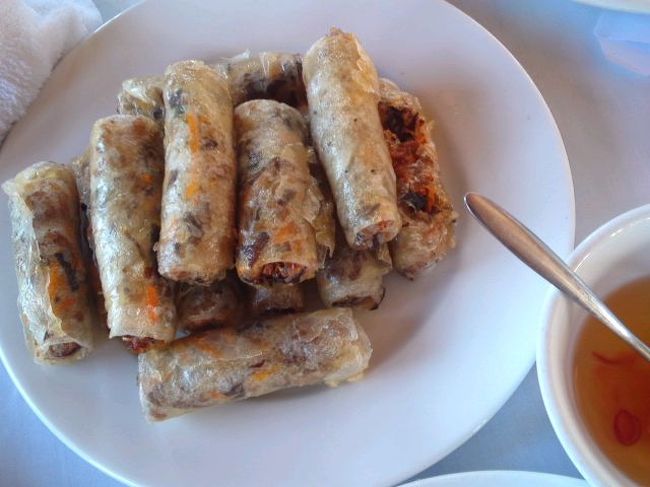 お昼ごはんは船上でシーフードランチ。