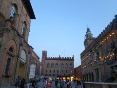 マッジョーレ広場の東側にあるネットゥーノ広場(Piazza del Nettuno)。