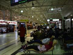 ナミビアへはエチオピア航空で。

エチオピア経由ということで、経由地からアフリカの洗礼を受けてドキドキです。

エチオピアのアディスアベバ空港はセキュリティの混雑が激しく、通過に数十分かかることがあるので要注意です。
