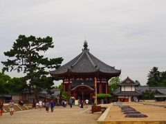 この南円堂の方から歩いてきました。
とっても素敵な建造物ですね。