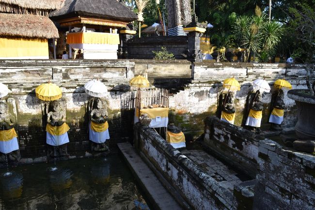 お祭りが近いのでここでも石像がおめかし