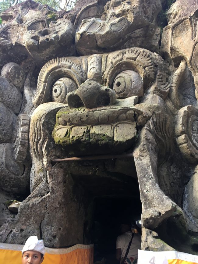 口の中から洞窟へ